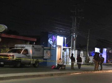 Asesinan a 6 personas en Tabasco; queman local de venta de cerveza y micheladas