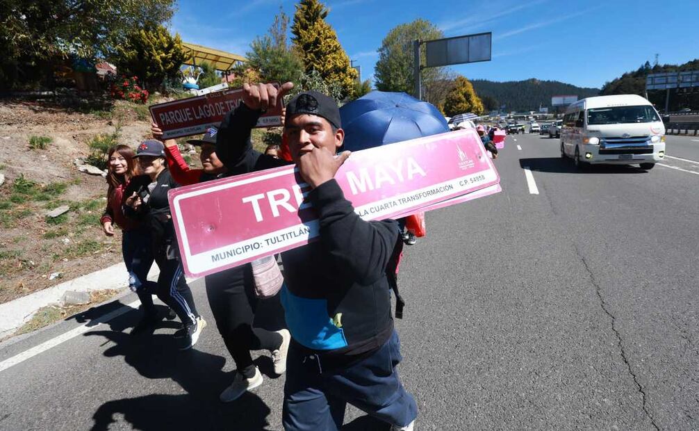 Manifestantes llevan letreros con nombres de las calles (21/01/2025). Foto:  Alejandro Vargas / EL UNIVERSAL