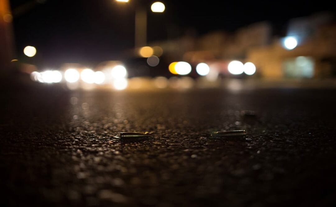 Bullet cases lie on the pavement at a crime scene - Photo: Victor Ruiz Garcia/Reuters