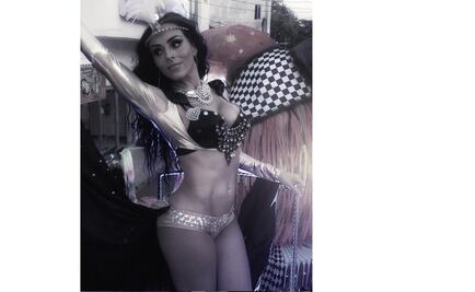 Ivonne Montero mueve su cuerpo en un carnaval 