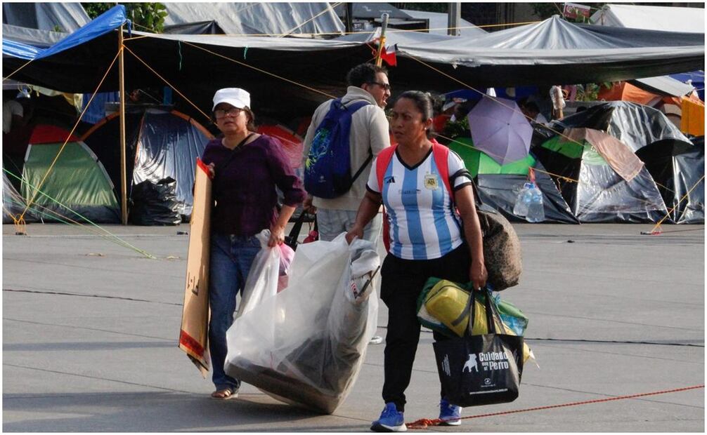 Retiran plantón de la CNTE e inicia instalación del templete para el cierre de campaña de Claudia Sheinbaum. Foto: Yaretzy Osnaya/EL UNIVERSAL