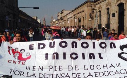 Maestros marchan en Morelia