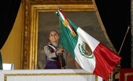 Sheinbaum hace historia como la primera mujer en dar el Grito de Independencia; lanza 22 arengas ante un Zócalo repleto