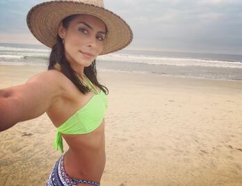 María León presume sus abs de acero en mini top