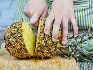 Cómo aprovechar la cáscara de la piña en lugar de tirarla
