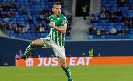 "Guardado muérete", entona la afición del Sevilla contra el mexicano