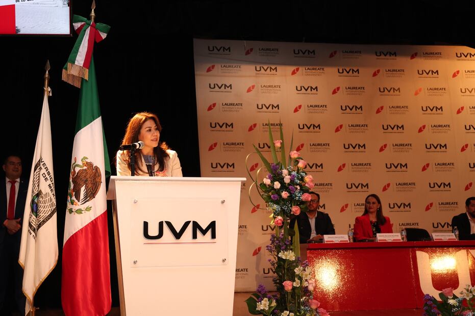 Ángela Cárdenas, Directora de Capital Humano en la Red de Grupo Elektra durante su discurso de lanzamiento de esta nueva certificación. Foto: Grupo Elektra