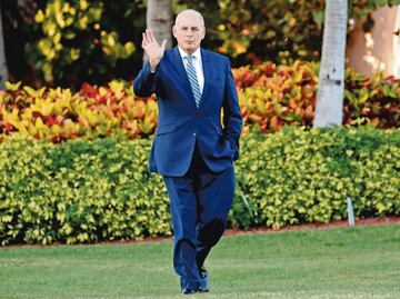 John Kelly deja puesto en gabinete de Trump