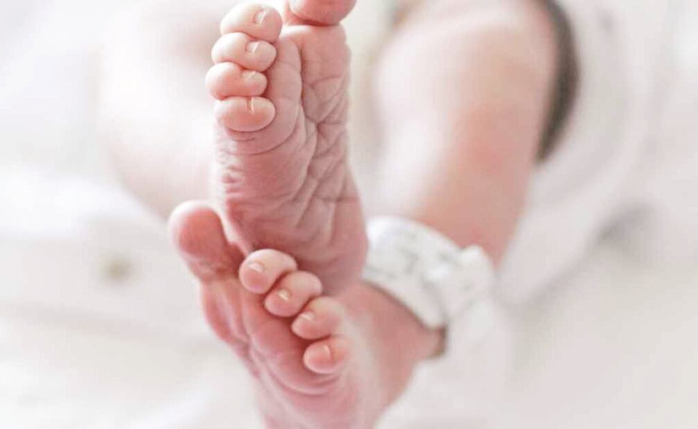 Una de las bebés se reportó muerta por neumonía, sin embargo, dio positivo a la enfermedad. Foto: Archivo / EL UNIVERSAL