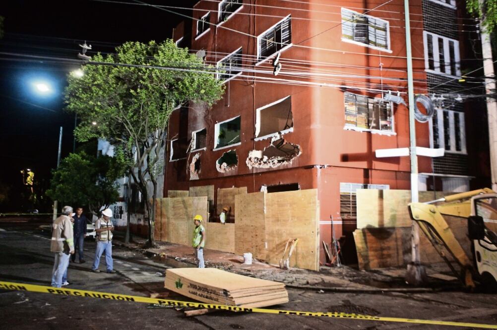 Integrantes de Asamblea de Barrios aseguran que hubo irregularidades en el desalojo y demolición de un edificio ubicado en la calle Benjamín Hill de la colonia Hipódromo Condesa (ARCHIVO EL UNIVERSAL)