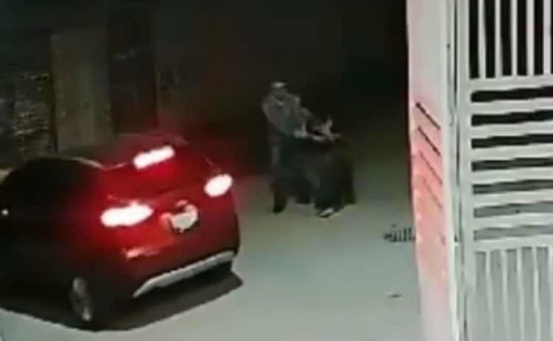 Tras ser invitado a una comida, comenzó a agredir a su pareja sentimental. Foto: Captura de video