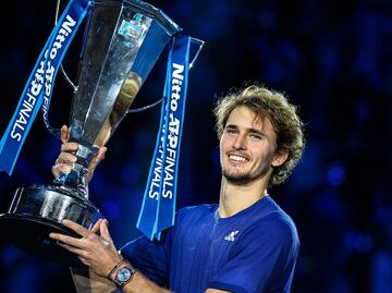 Alexander Zverev derrota a Medvedev y se corona en las ATP Finals