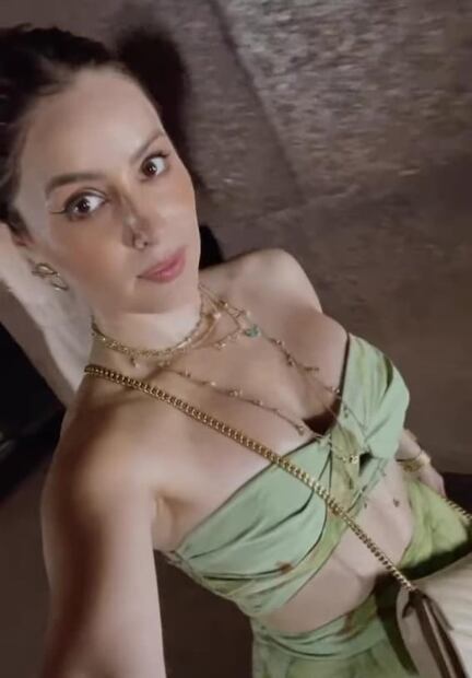 Cynthia Rodríguez nos muestra cómo llevar una maxifalda