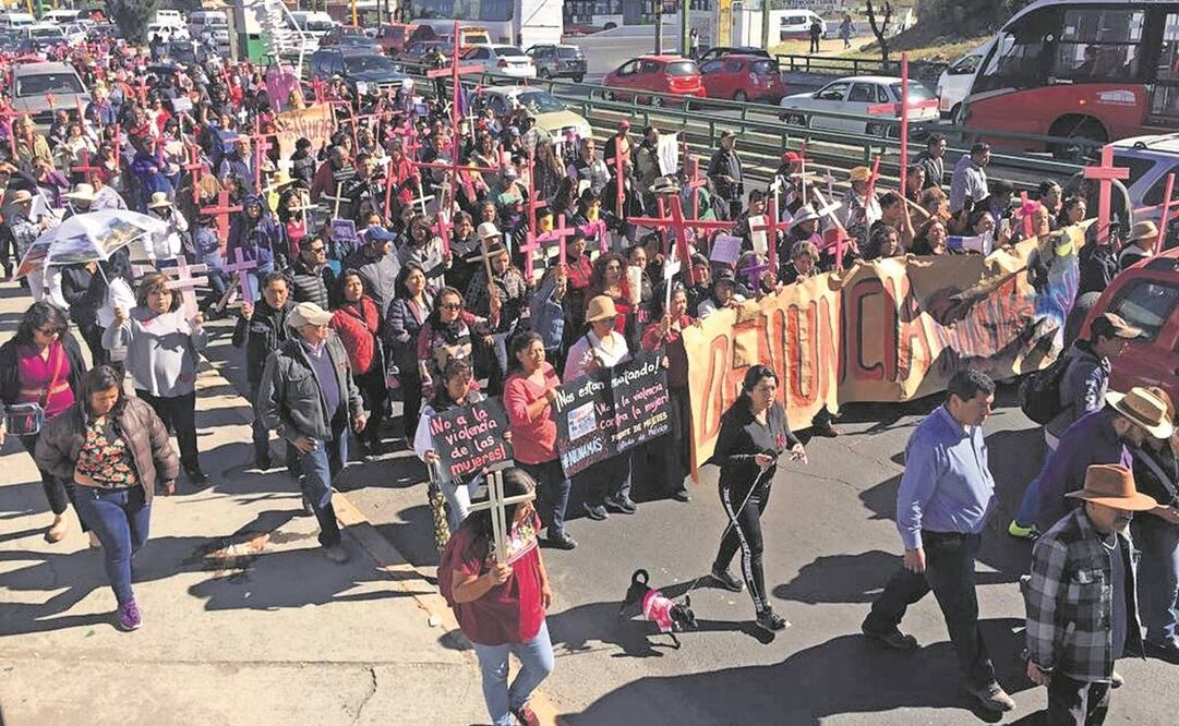 El Estado de México se mantiene como la entidad con mayor número de feminicidios del país, con 78 casos, por lo que cada vez más mujeres y familias salen a las calles a exigir justicia por las víctimas. Foto: Archivo/EL UNIVERSAL.