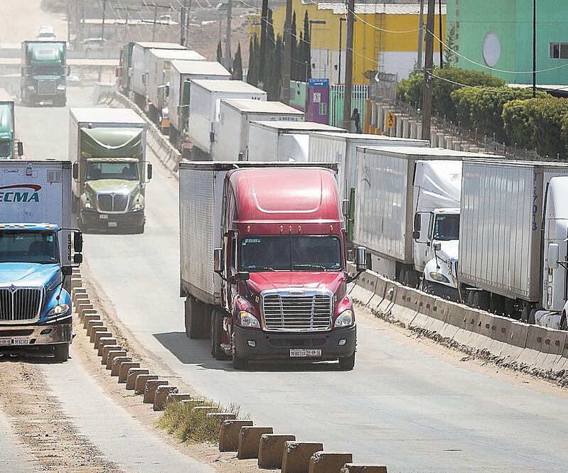 Desde 2008, las zonas metropolitanas de Monterrey, Guadalajara y Ciudad de México debían contar con diesel UBA, que es usado por vehículos de carga. ARCHIVO EL UNIVERSAL