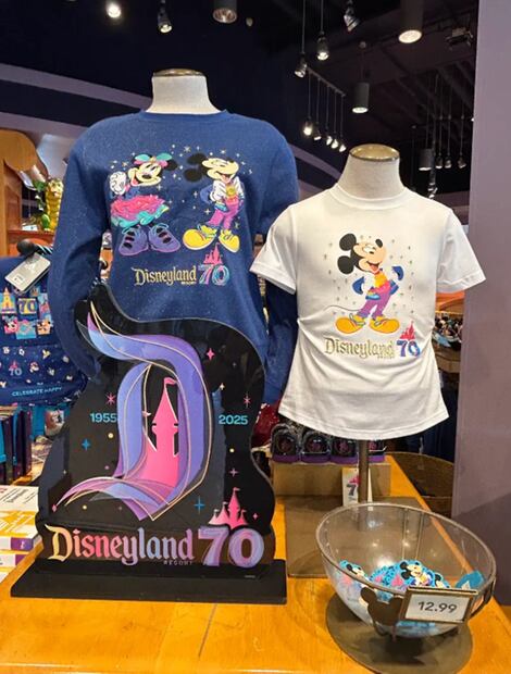 El parque presenta una colección de mercancía temática por el 70 aniversario, disponible para los visitantes. Foto: Mario P. Székely/EL UNIVERSAL.