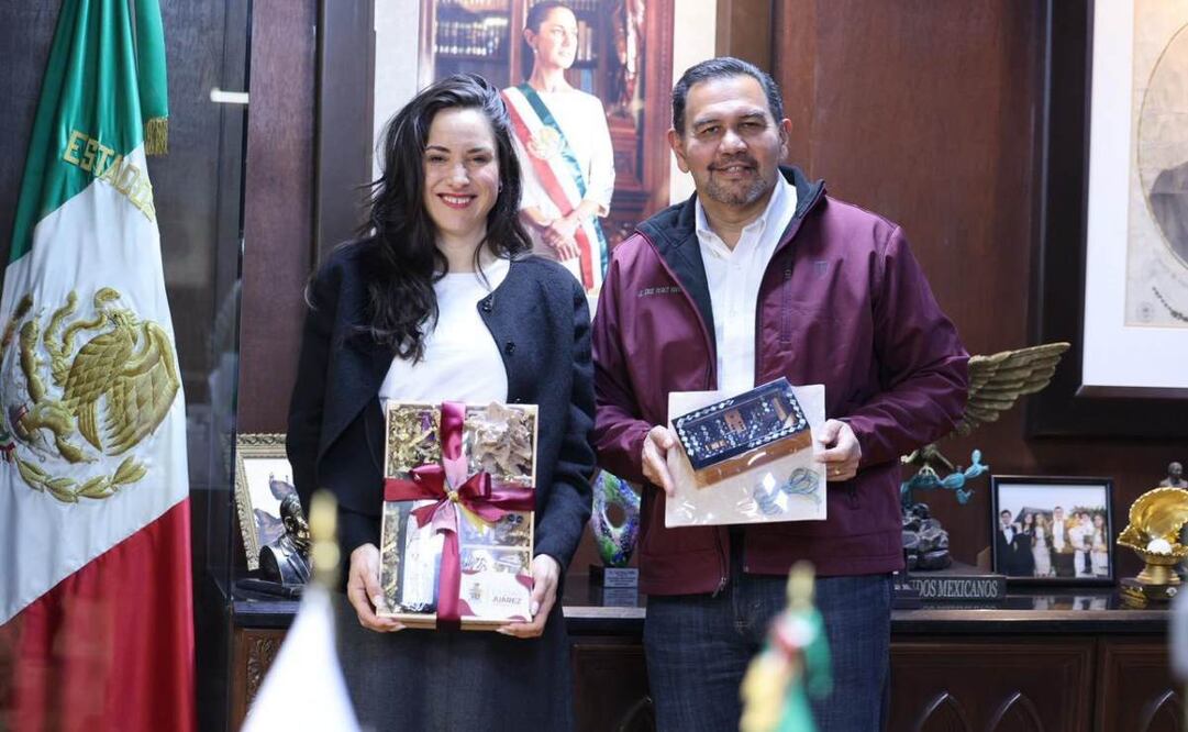 La Secretaria de Cultura federal, Claudia Curiel de Icaza, y el alcalde de Ciudad Juárez, Chihuahua, Cruz Pérez Cuéllar. Foto: Facebook