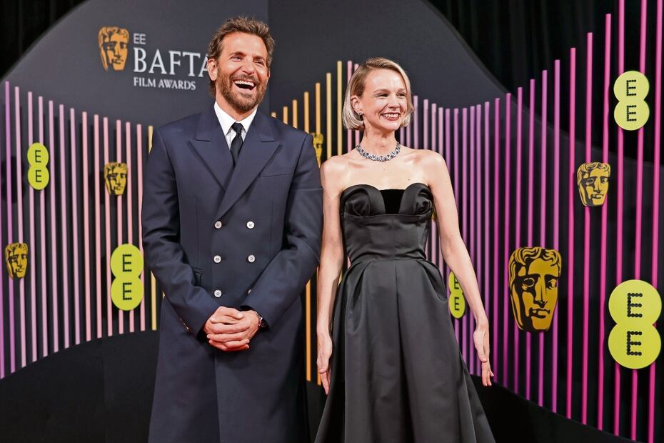 Bradley Cooper estuvo acompañado de Carey Mulligan. Foto: AP
