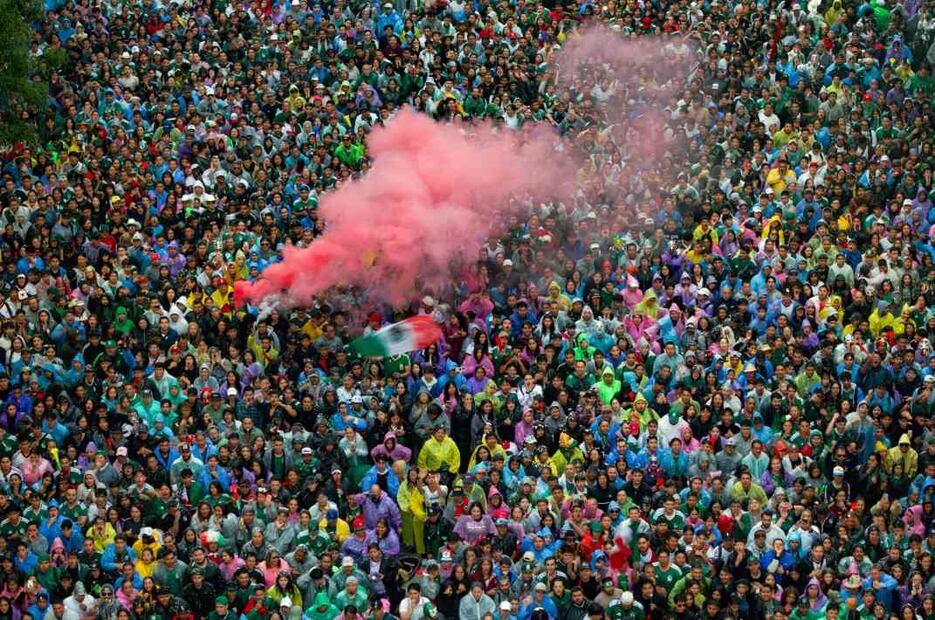 El Ángel de la Independencia es una de las postales más icónicas del festejo futbolero en México; al mismo tiempo, sus celebraciones han dejado historias trágicas. Crédito: EFE/ Tomás Pérez
