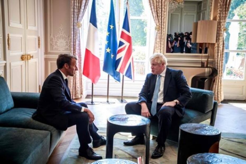 Sin tiempo para renegociar Brexit, advierte Macron a Johnson