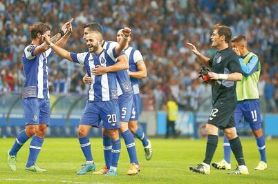 Porto gana con Layún y Corona