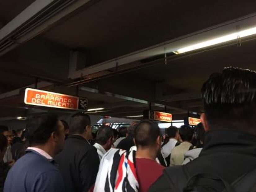 Reportan retrasos en la Línea 7 del Metro por lluvia