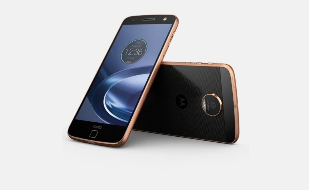 La cámara frontal de 5 megapixeles incluye una lente de ángulo amplio y  flash frontal