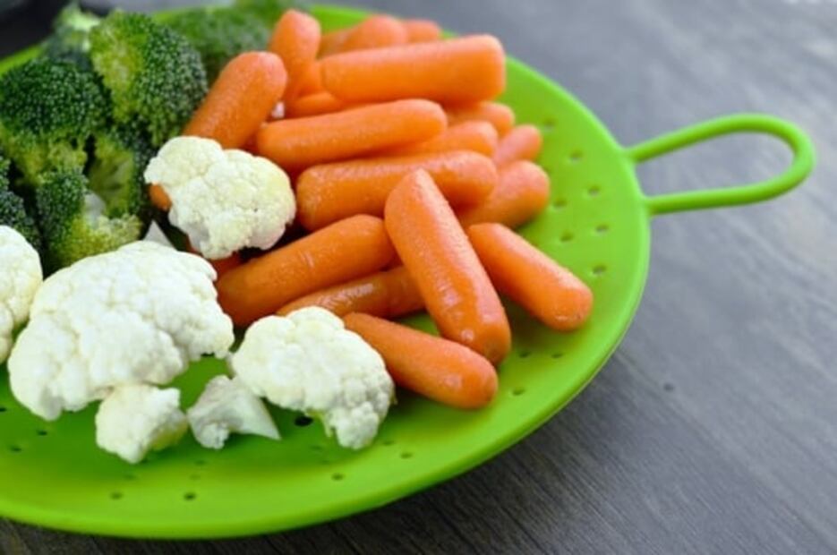 Alimentos que ayudan a prevenir las canas 