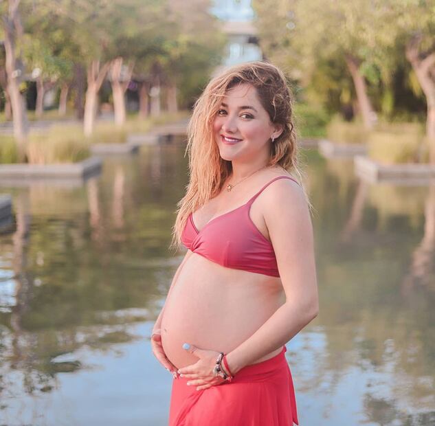 Sherlyn luciendo su embarazo en redes. Foto: Instagram @sherlyny