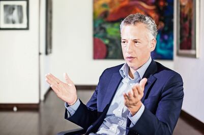 Salas pide a los partidos abrirse a transparencia