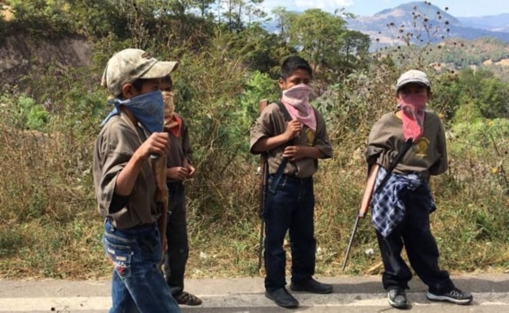 Capacitan a niños con armas “para defender a su pueblo” en Guerrero