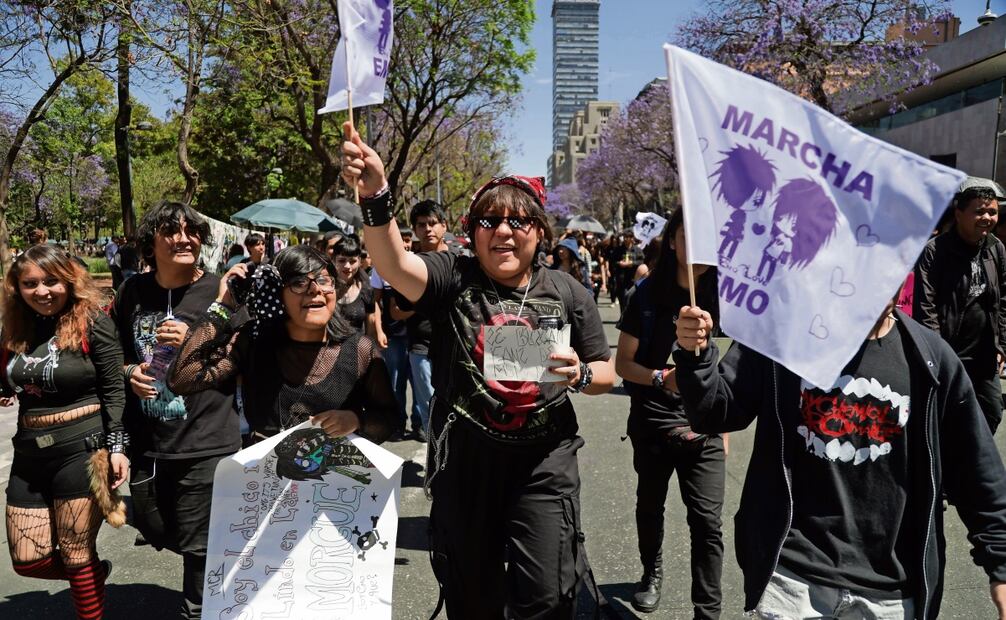 La Marcha Emo recorrió las calles entre gritos y un ambiente festivo, pacífico, con la intención de no repetir lo que pasó en 2008. Foto: Carlos Mejía /EL UNIVERSAL