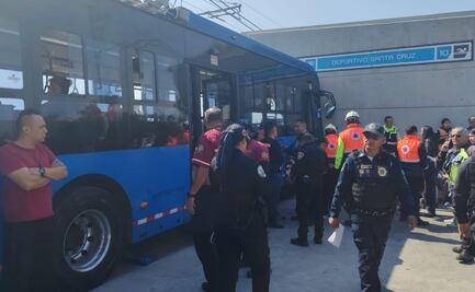 Trolebús elevado sufre su primer accidente; unidad choca contra muro de estación en alcaldía Iztapalapa