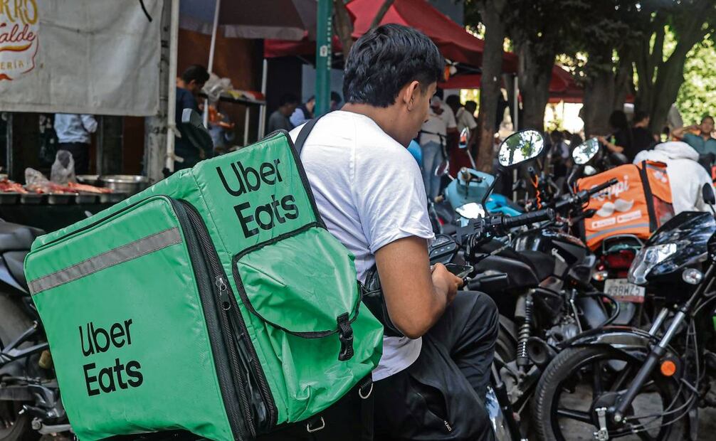 Las empresas han dado un revés a lo que plantea la reforma laboral, alzando las tarifas hasta 7%, como en el caso de Uber, lo que afecta económicamente a los trabajadores. Foto: Gabriel Pano / EL UNIVERSAL