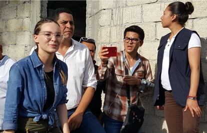 Belinda recorre en Jojutla zona siniestrada por el 19-S