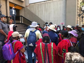 Triquis se manifiestan en EL UNIVERSAL por presos políticos
