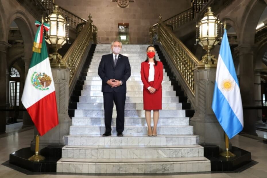 Sheinbaum reconoce como huésped distinguido al presidente de Argentina