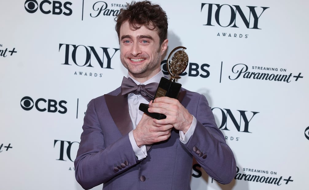 El protagonista de "Harry Potter" se llevó a casa su primer premio como actor de teatro. Foto: EFE.