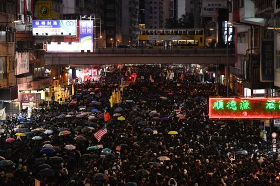 Protestas en Hong Kong cumplen seis meses; "marea negra" regresa a las calles