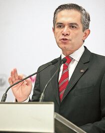 Mancera pide considerar a policías certificados