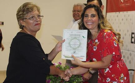 Abuelitos sonorenses ponen ejemplo y se gradúan en computación