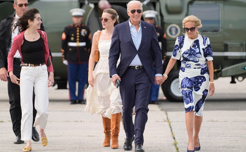 La familia del presidente estadounidense, Joe Biden, le animó este domingo durante una reunión en Camp David a continuar con su campaña para la reelección. Foto: AP/Evan Vucci