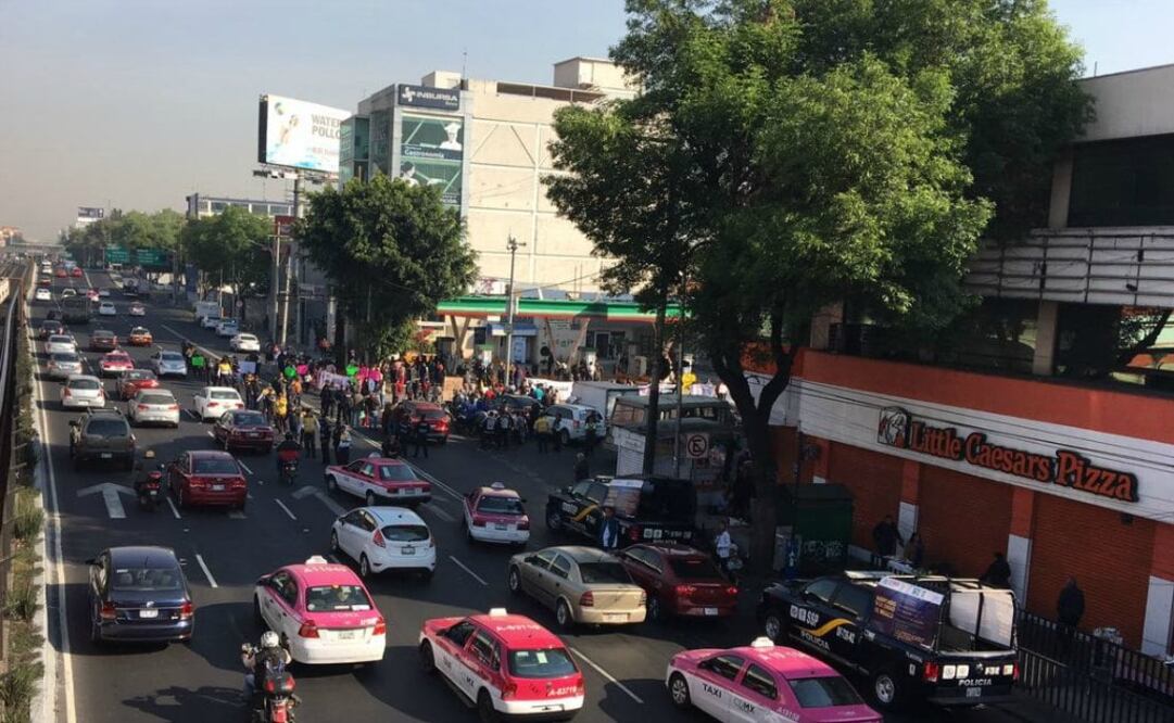 Gasolinera bloqueada en Tlalpan y Coruña. Foto: David Aponte