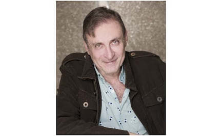 Morris Gilbert reta a los políticos