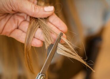¿Es bueno cortar las puntas abiertas del cabello?