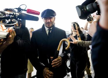 David Beckham se forma en la fila para despedir a la reina Isabel II