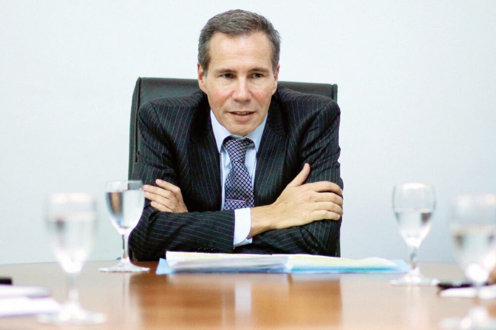 El fiscal Alberto Nisman, durante una conferencia con periodistas en Buenos Aires, en 2013. Fue hallado muerto en enero de 2015. (MARCOS BRINDICCI. REUTERS)