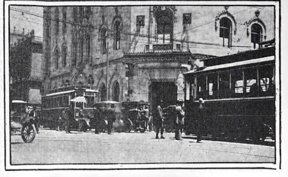 El entonces Crucero de San Fernando, frente al Palacio de Correos, era uno de los más peligrosos para peatones en la capital durante los años 20. Foto: Hemeroteca EL UNIVERSAL.
