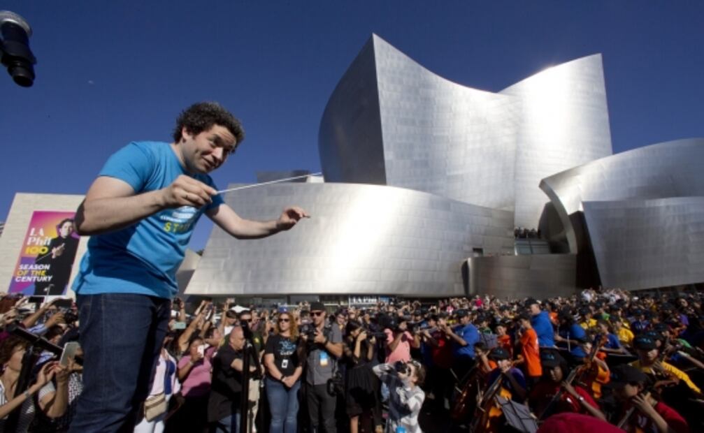 Gustavo Dudamel renueva contrato con la Filarmónica de Los Ángeles hasta 2026
