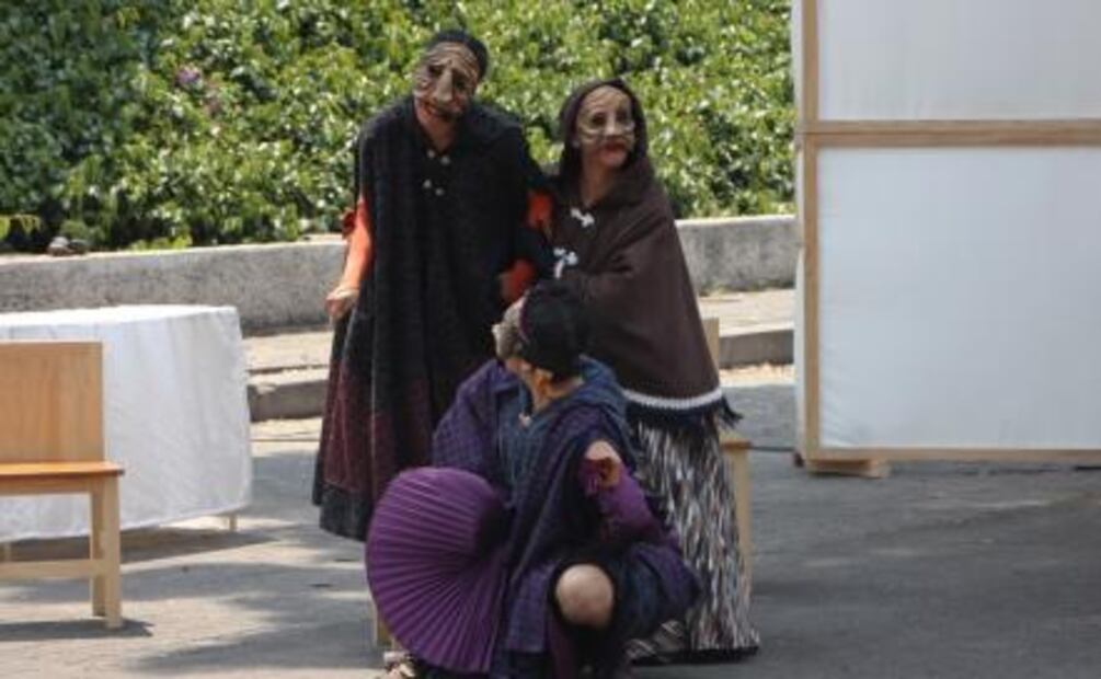 Llevan el teatro a la calle para reflexionar sobre la vida y la muerte 